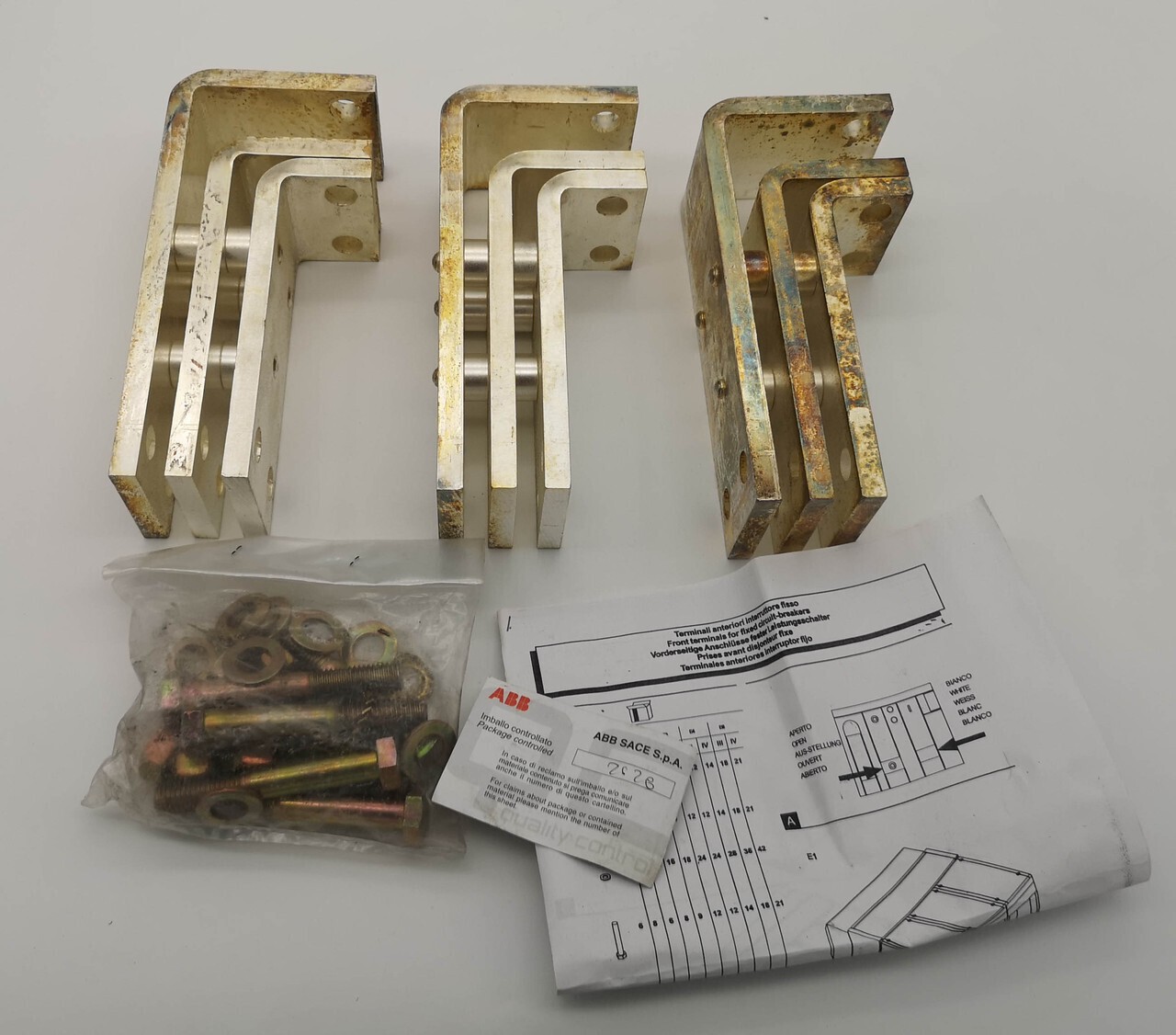 Выводы силовые для стационарного выключателя F HR -> F E2 3P (комплект из 3шт.) ABB 1SDA038063R0001