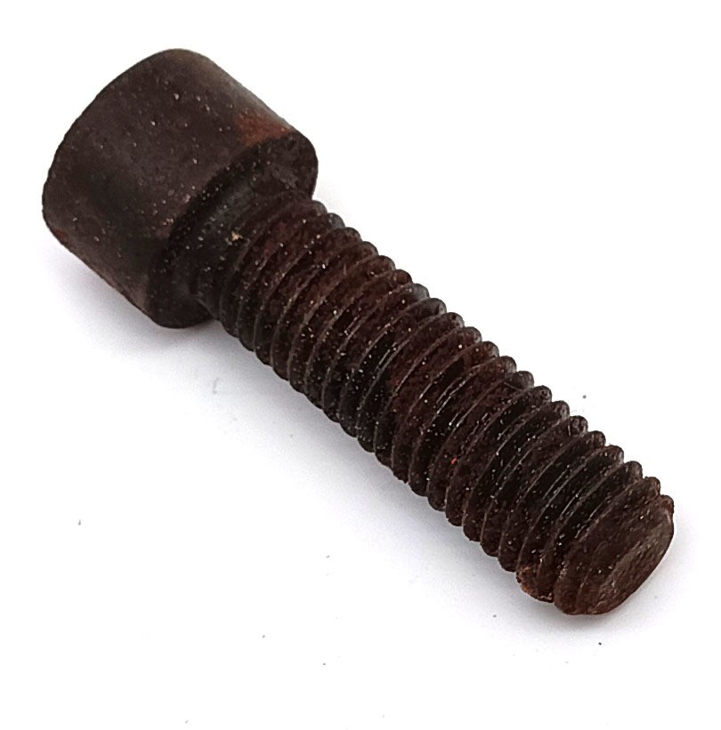 Винт John Deere 19M8895